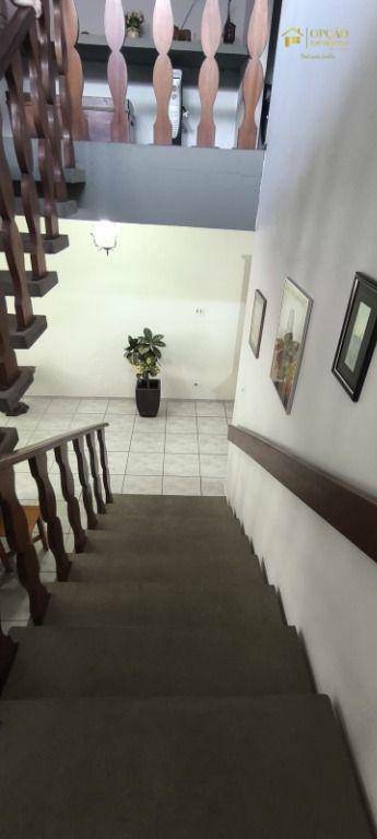 Casa à venda com 3 quartos, 204m² - Foto 4