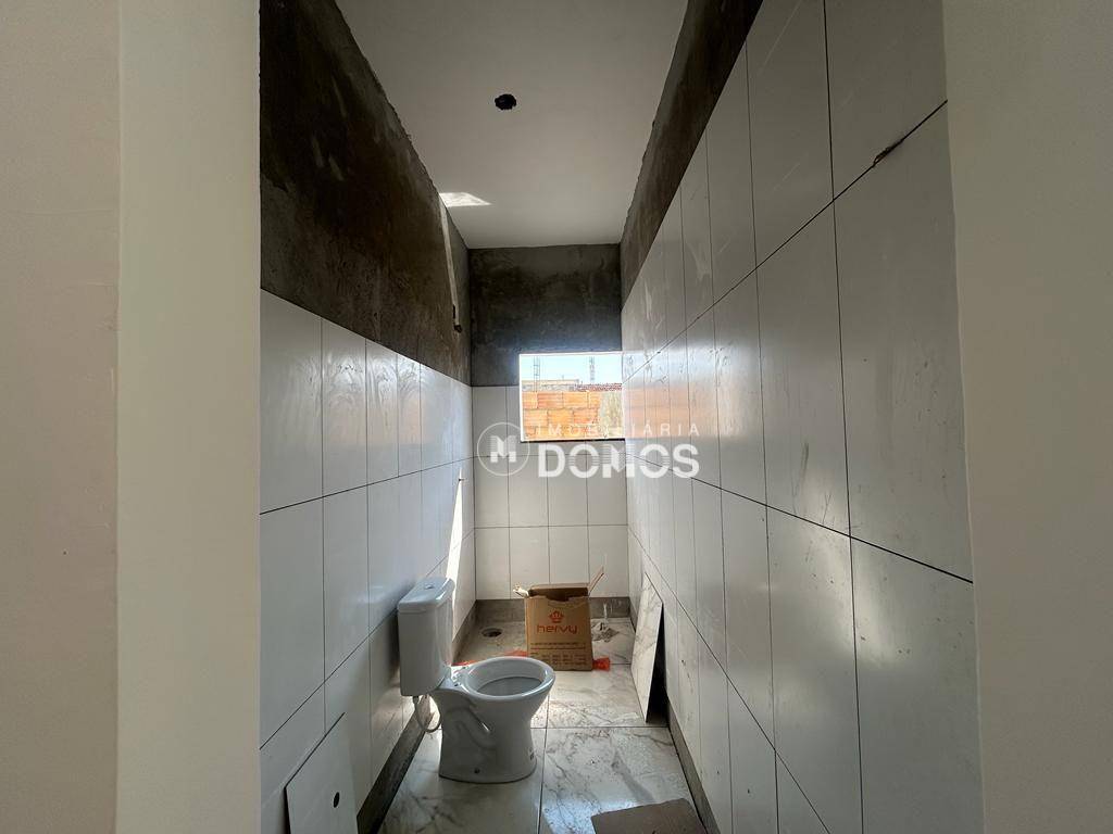 Casa à venda com 2 quartos, 72m² - Foto 9