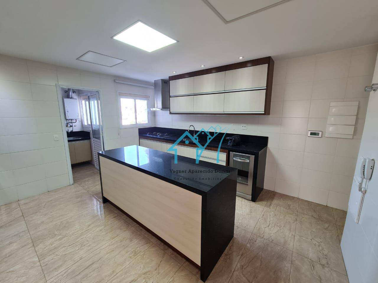 Apartamento à venda com 4 quartos, 162m² - Foto 2