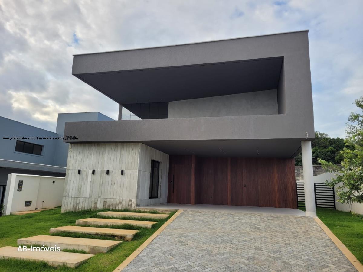 Casa de Condomínio à venda com 3 quartos, 220m² - Foto 1