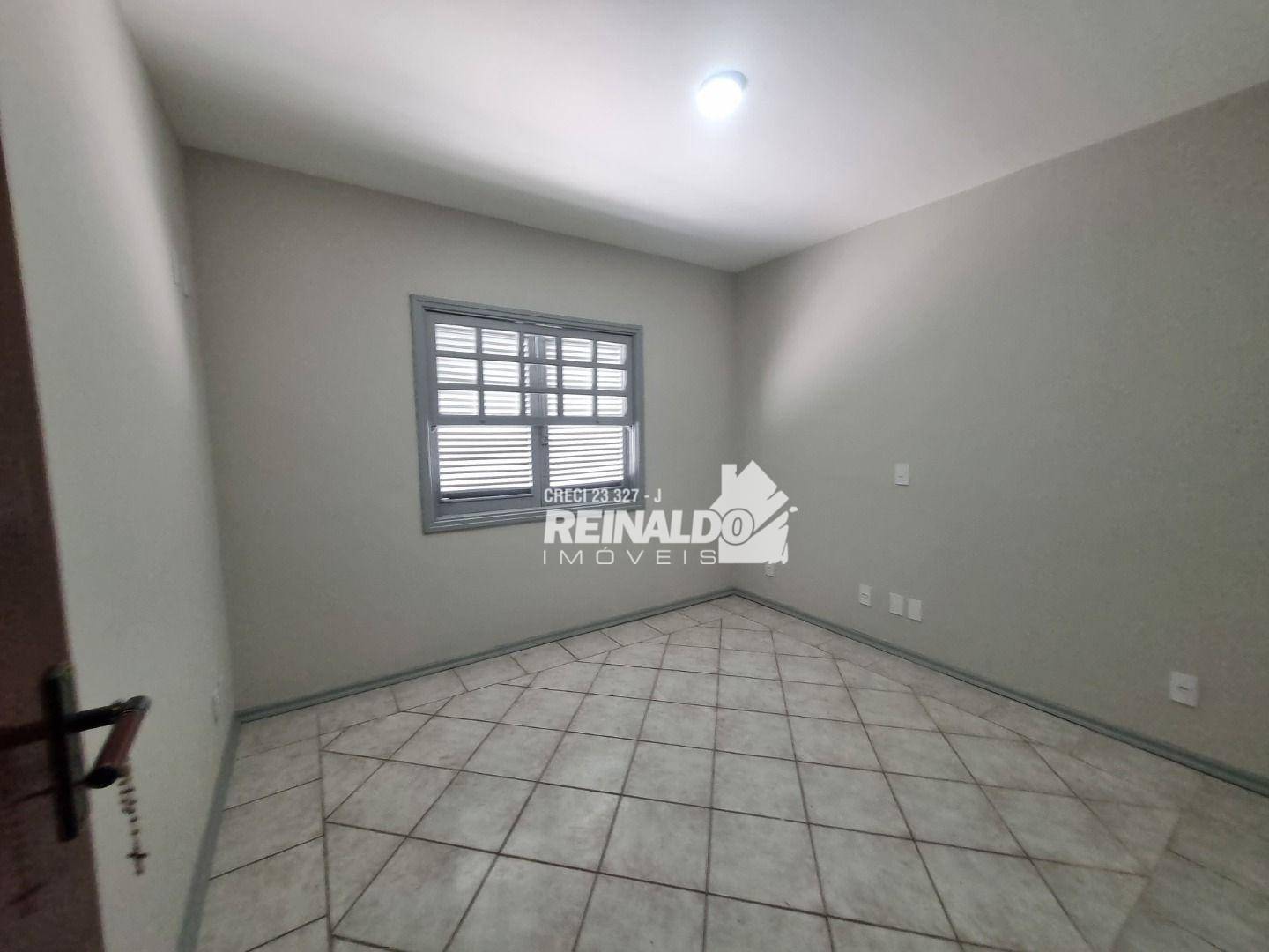 Casa de Condomínio para alugar com 4 quartos, 330m² - Foto 19