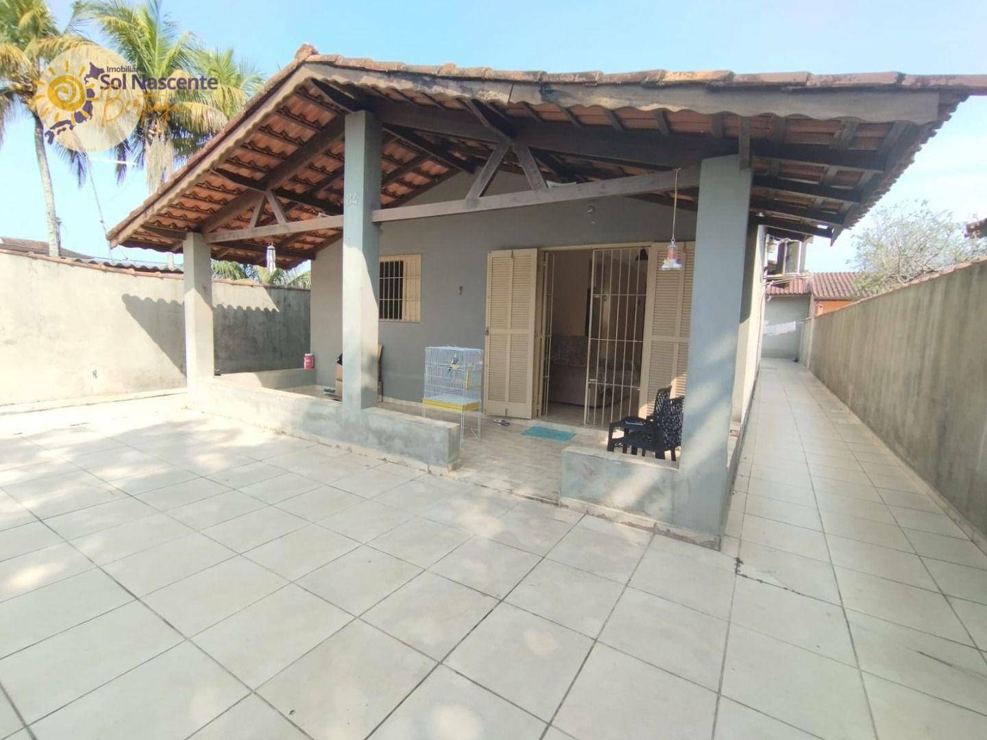 Casa à venda com 3 quartos, 137m² - Foto 1