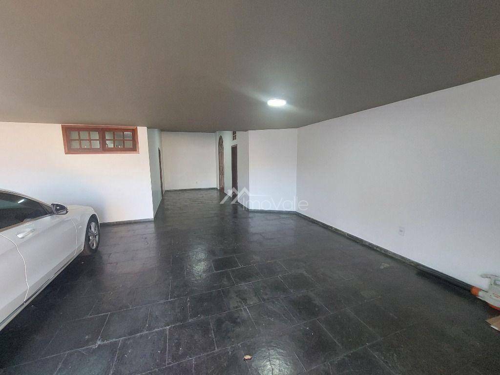 Casa de Condomínio para alugar com 3 quartos, 500m² - Foto 4