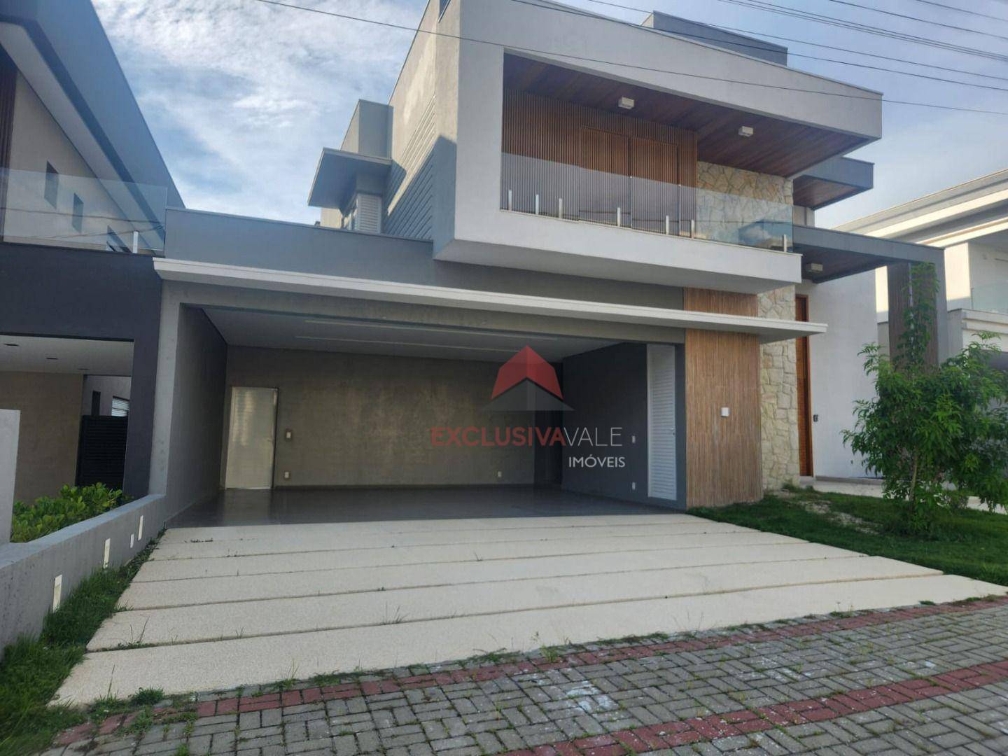 Casa de Condomínio à venda e aluguel com 4 quartos, 489m² - Foto 2