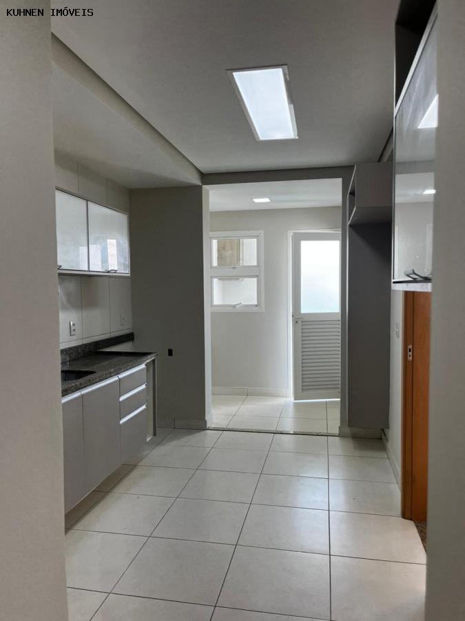 Apartamento para alugar com 3 quartos, 155m² - Foto 14