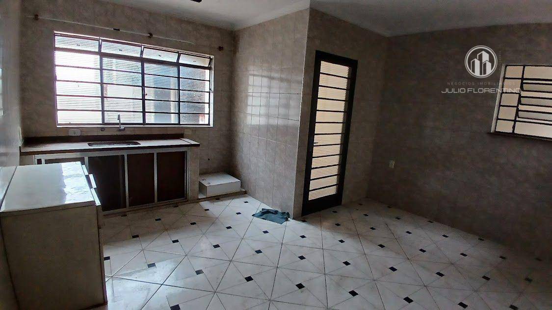 Sobrado à venda e aluguel com 4 quartos, 300m² - Foto 8