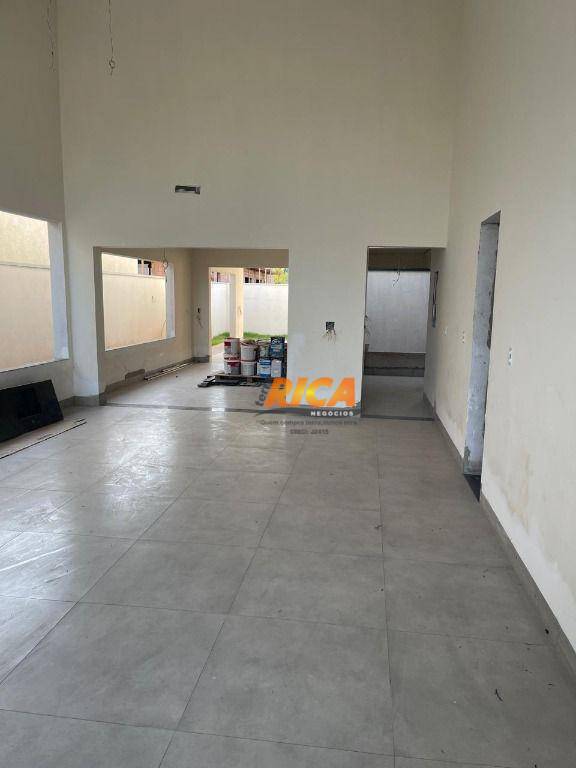 Casa à venda com 3 quartos, 241m² - Foto 5