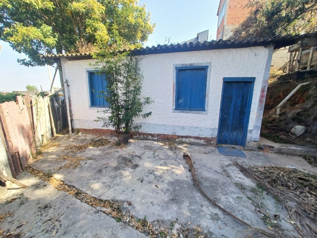 Casa à venda com 2 quartos, 55m² - Foto 2