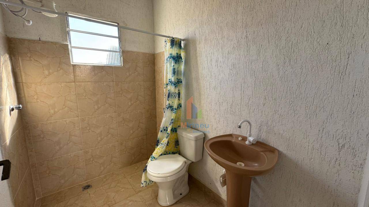 Casa para alugar com 5 quartos, 200m² - Foto 24
