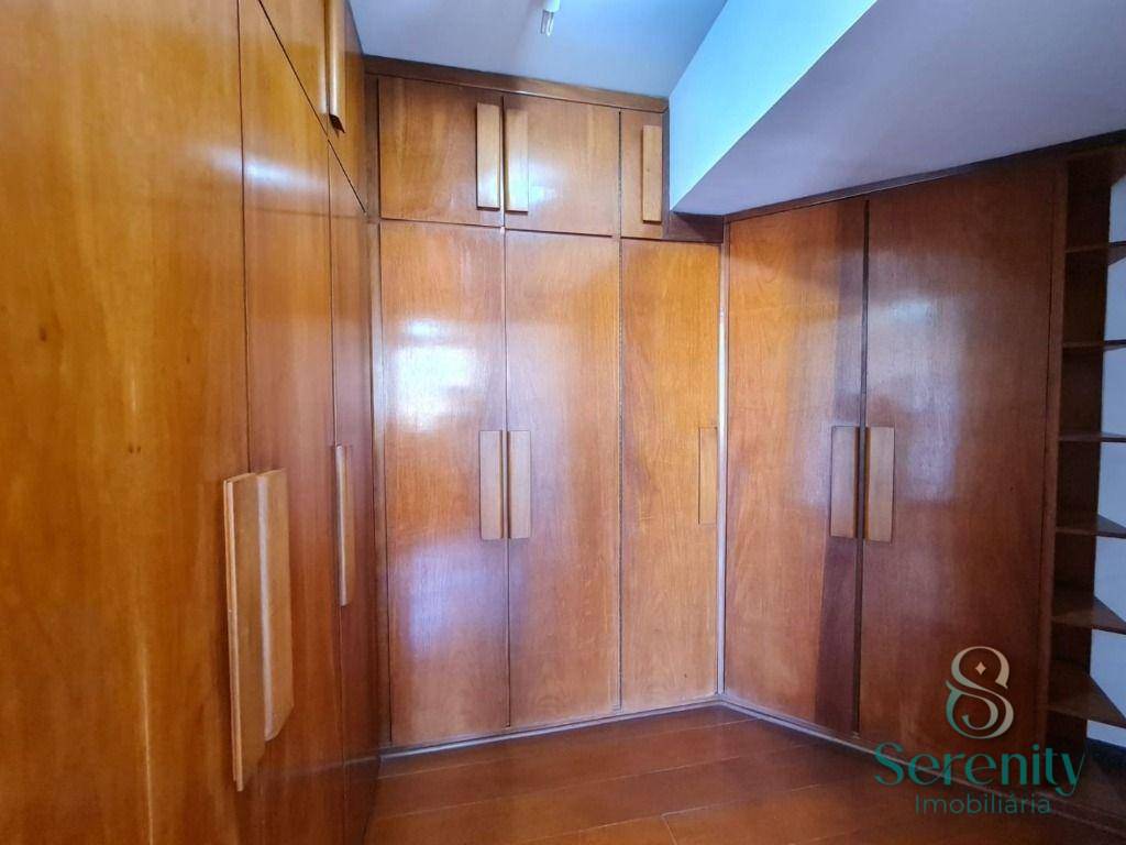 Apartamento para alugar com 4 quartos, 300m² - Foto 14