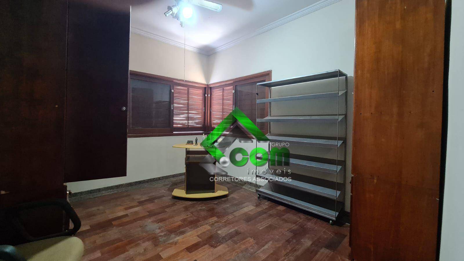 Casa para alugar com 3 quartos, 263m² - Foto 2