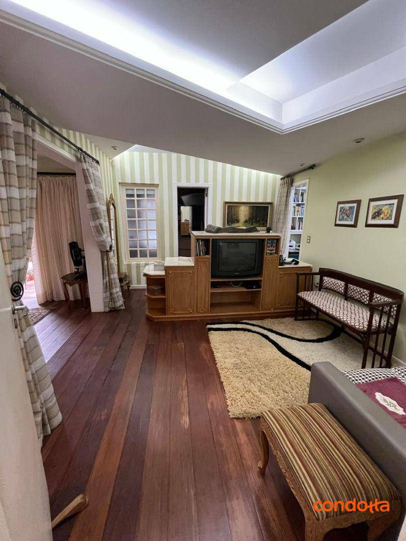 Casa para alugar com 4 quartos, 221m² - Foto 20