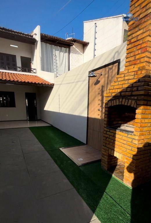 Casa à venda com 3 quartos, 71m² - Foto 1