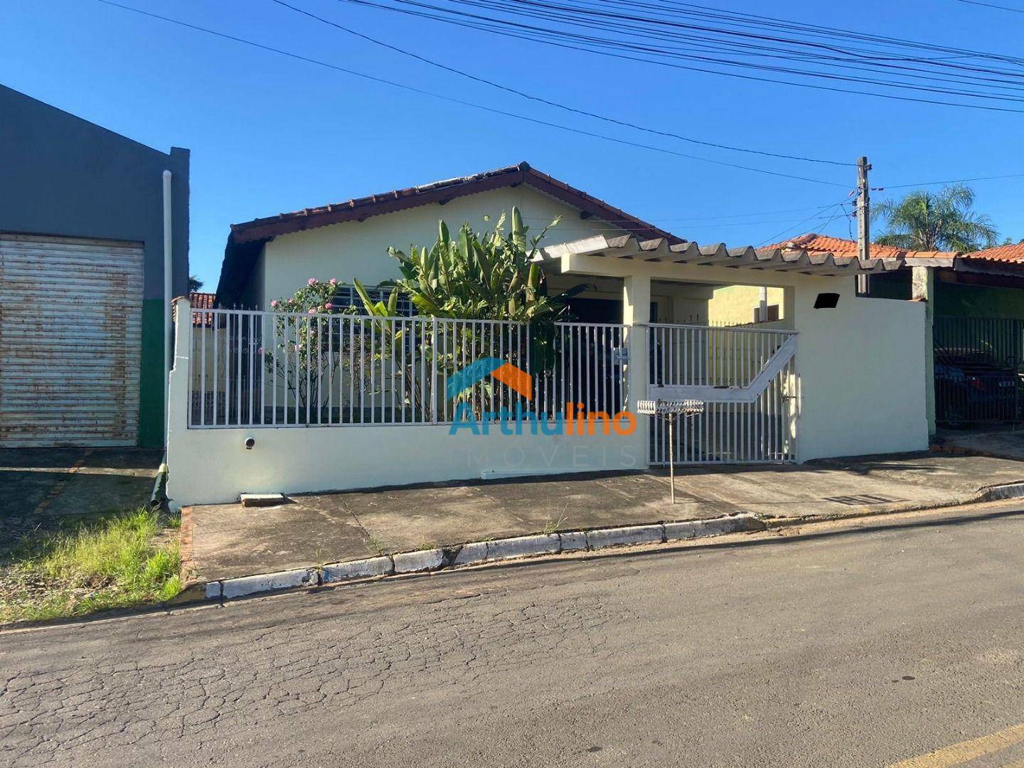 Casa à venda com 4 quartos, 185m² - Foto 1