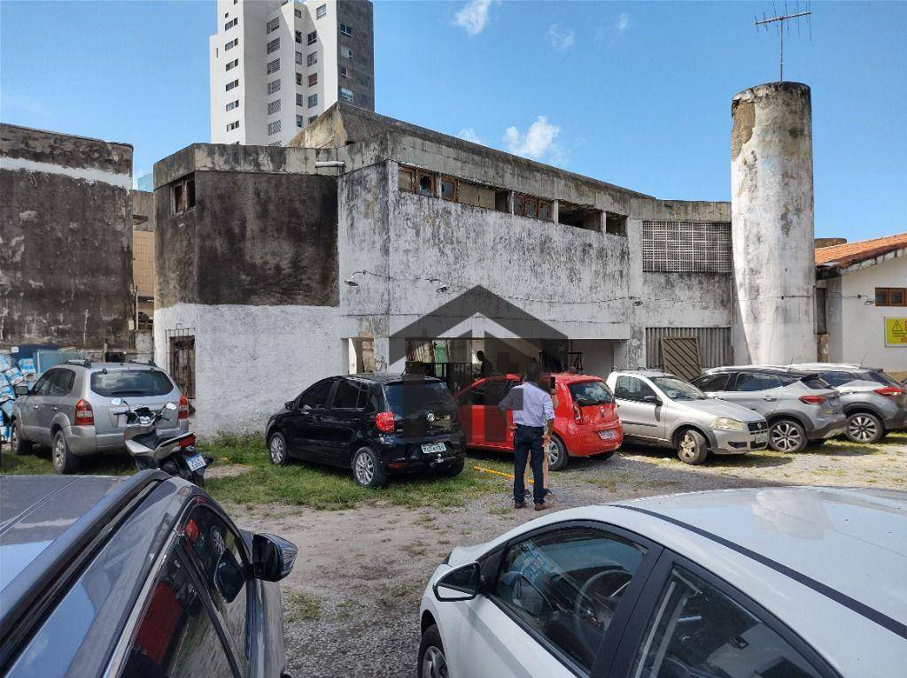 Casa à venda com 3 quartos, 366m² - Foto 8