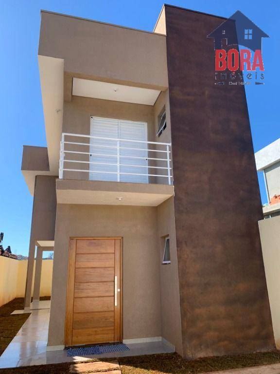 Casa à venda com 3 quartos, 108m² - Foto 1