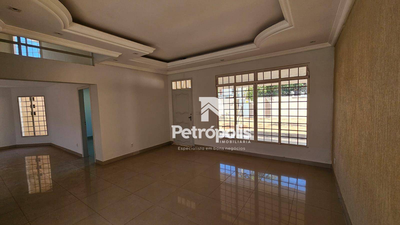 Casa à venda com 4 quartos, 310m² - Foto 4