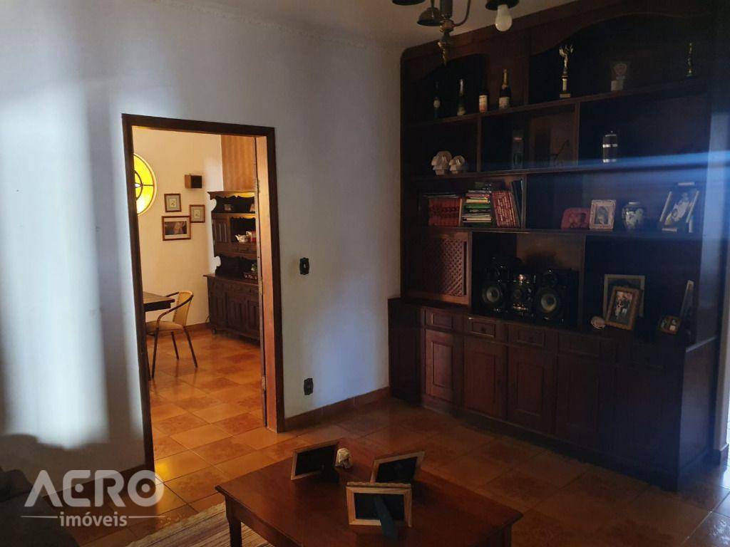 Casa à venda com 4 quartos, 342m² - Foto 17