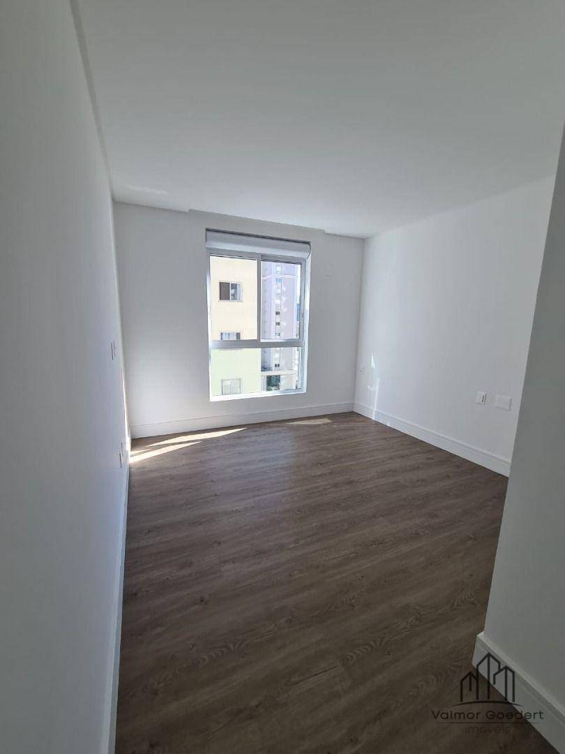 Apartamento à venda com 3 quartos, 130m² - Foto 5