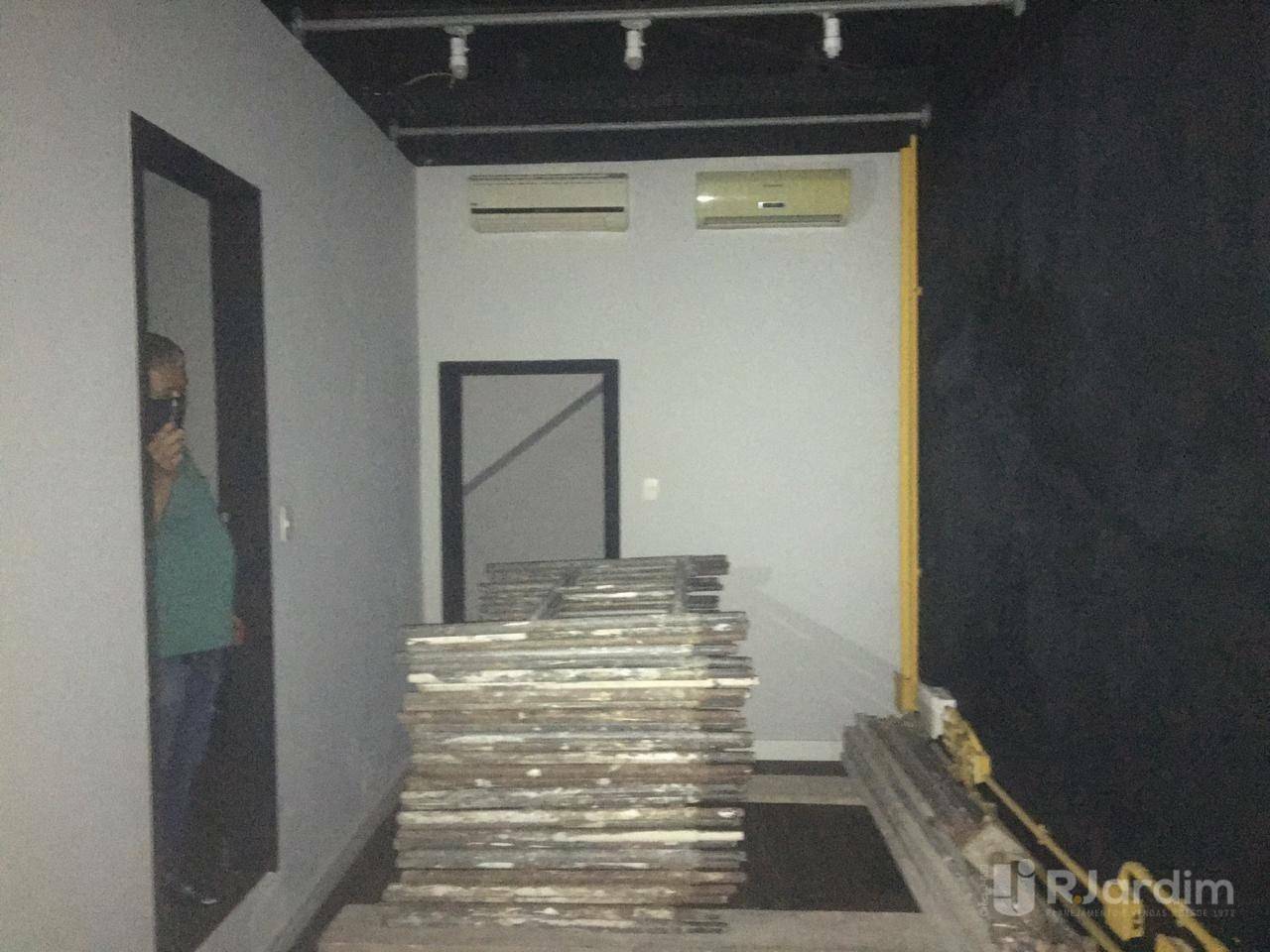 Casa de Condomínio à venda e aluguel com 6 quartos, 230m² - Foto 18