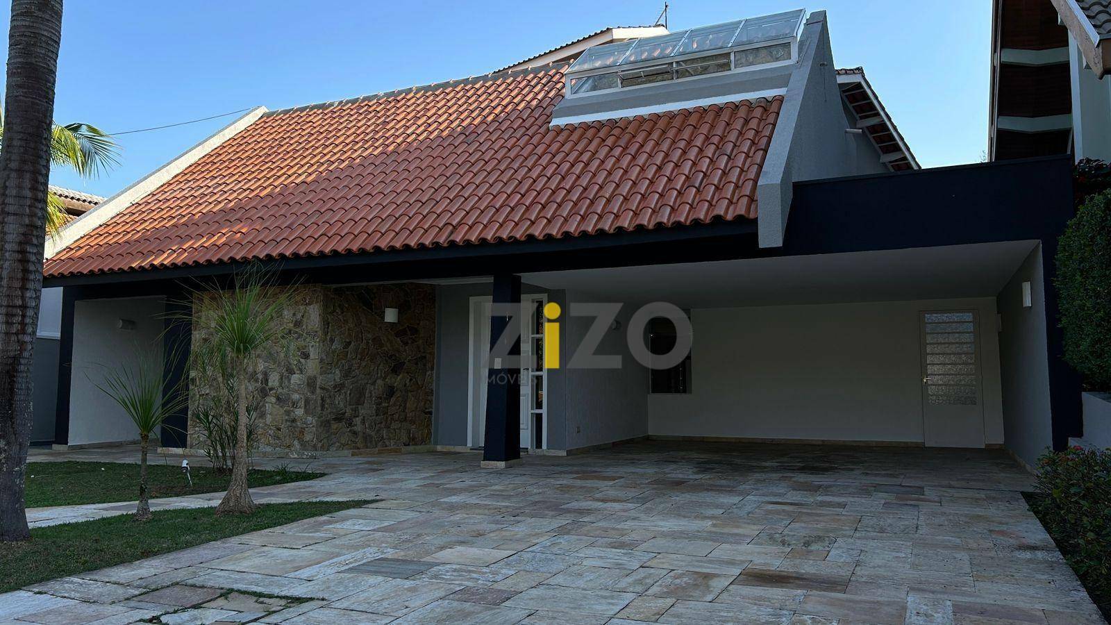 Casa de Condomínio à venda e aluguel com 3 quartos, 350m² - Foto 2