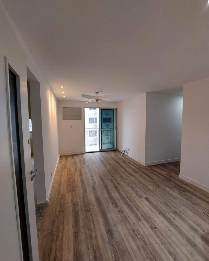 Apartamento à venda com 2 quartos, 62m² - Foto 2