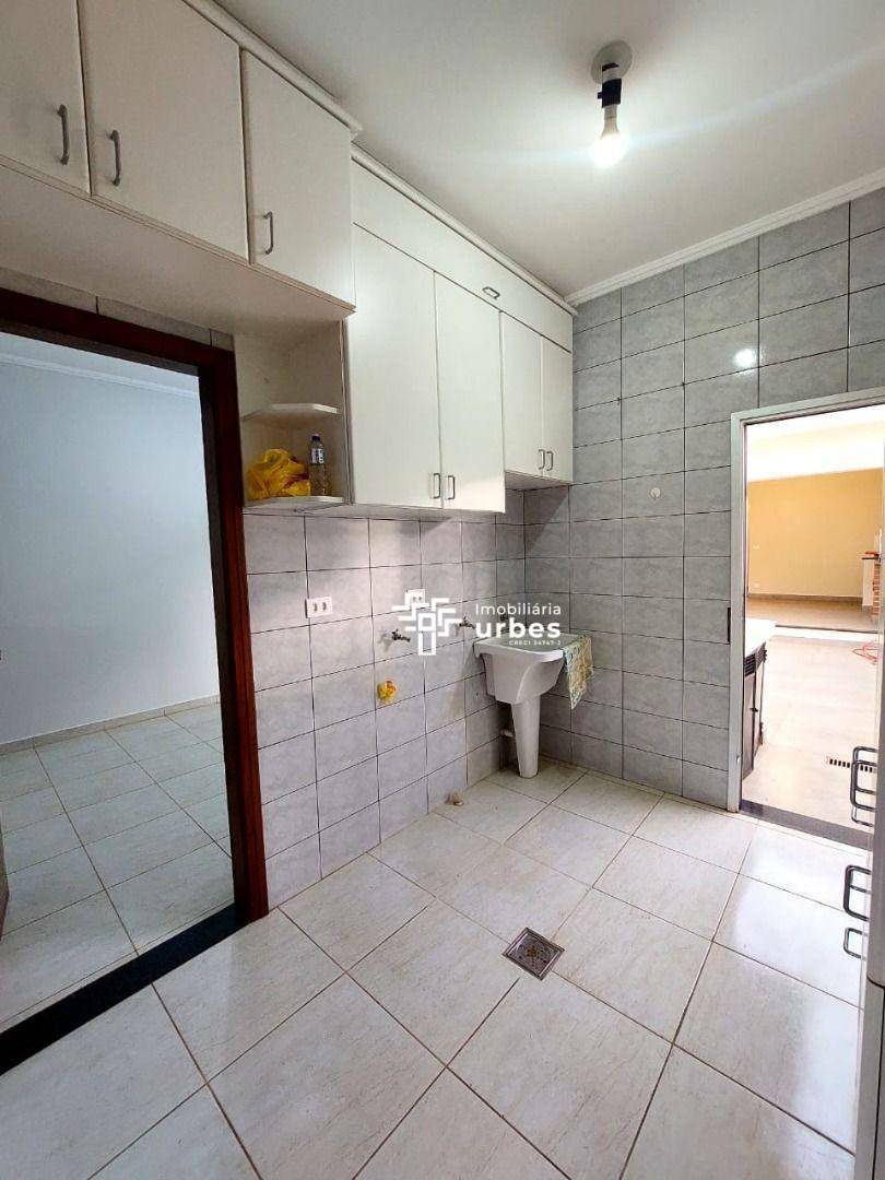 Casa para alugar com 3 quartos, 209m² - Foto 3