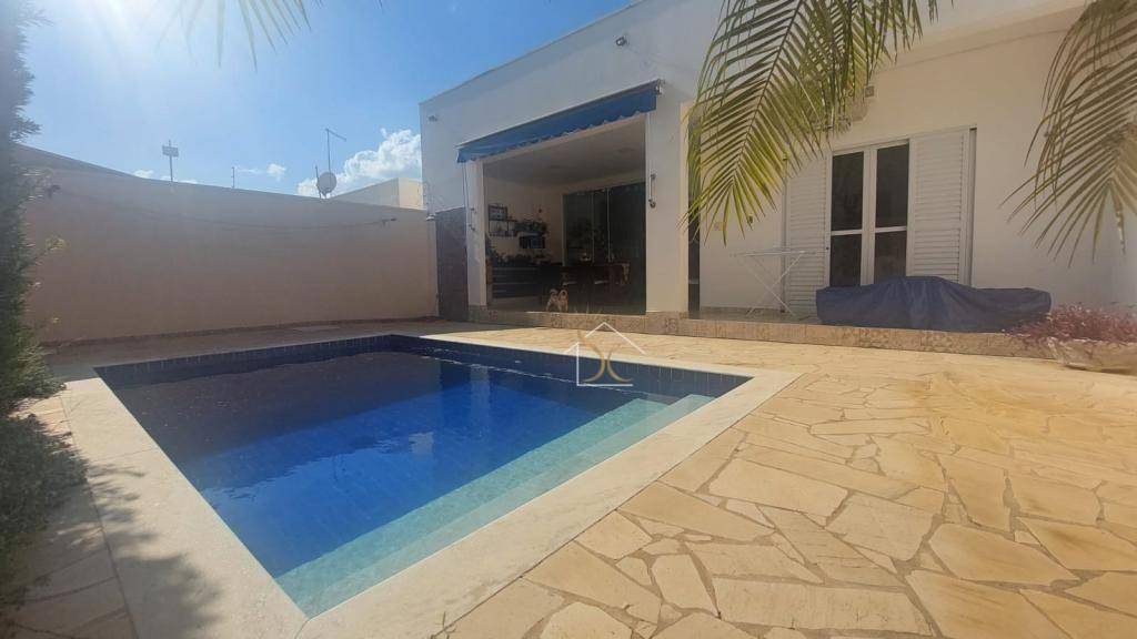 Casa à venda e aluguel com 3 quartos, 258m² - Foto 2