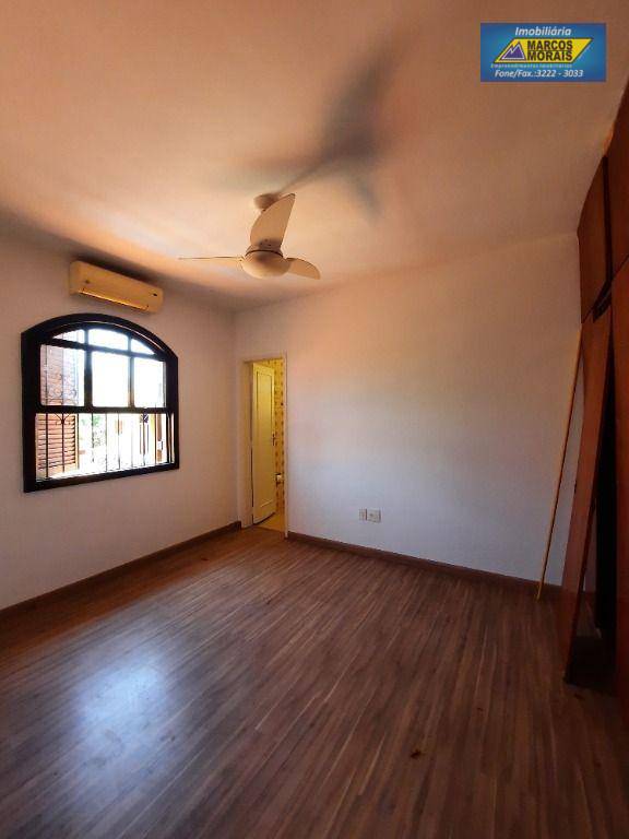 Casa à venda com 3 quartos, 268m² - Foto 24