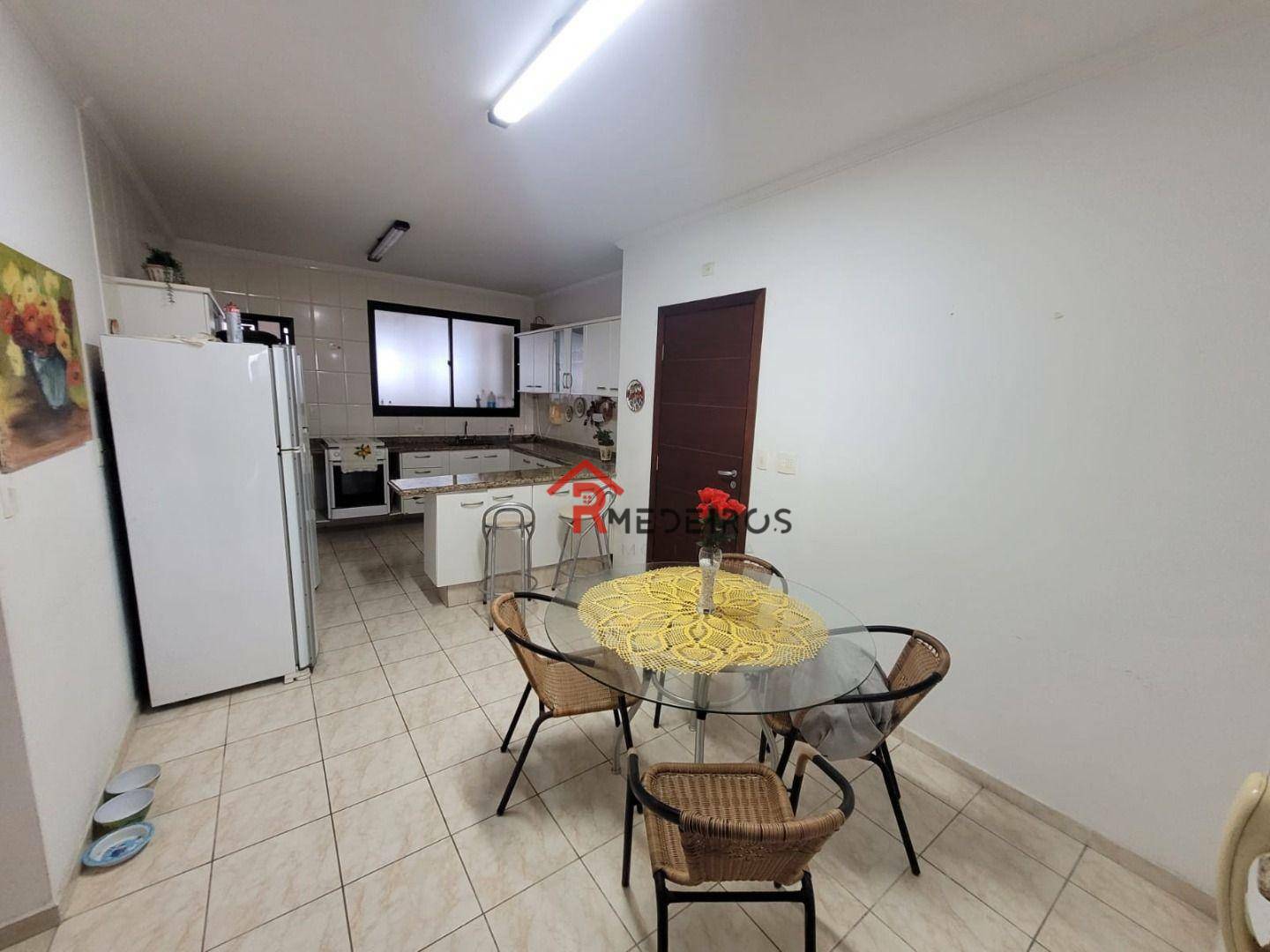 Apartamento à venda com 3 quartos, 207m² - Foto 9