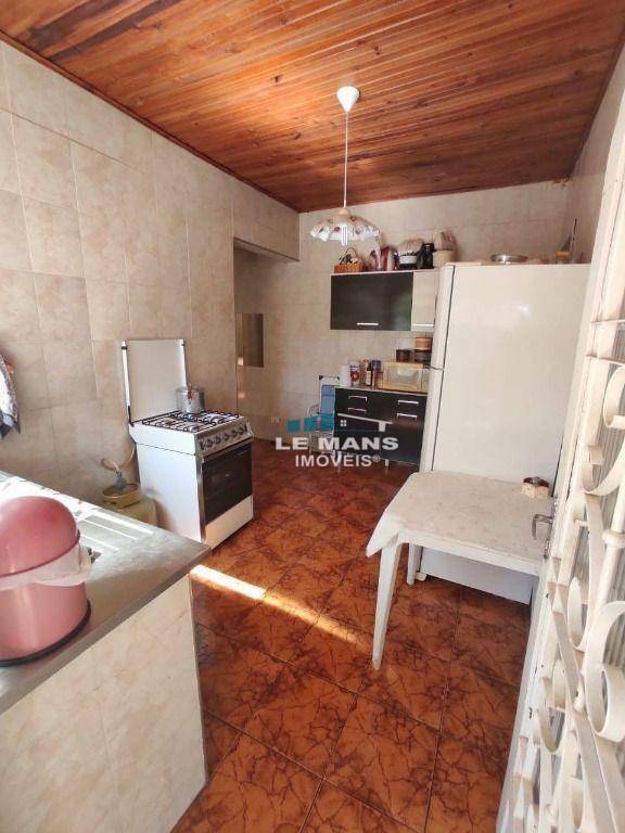 Casa à venda com 3 quartos, 200m² - Foto 4