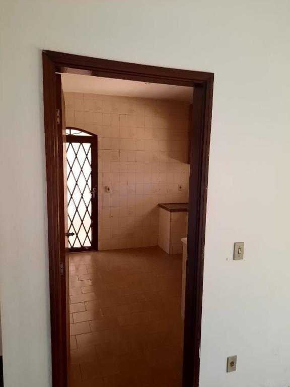 Casa, 5 quartos, 242 m² - Foto 2