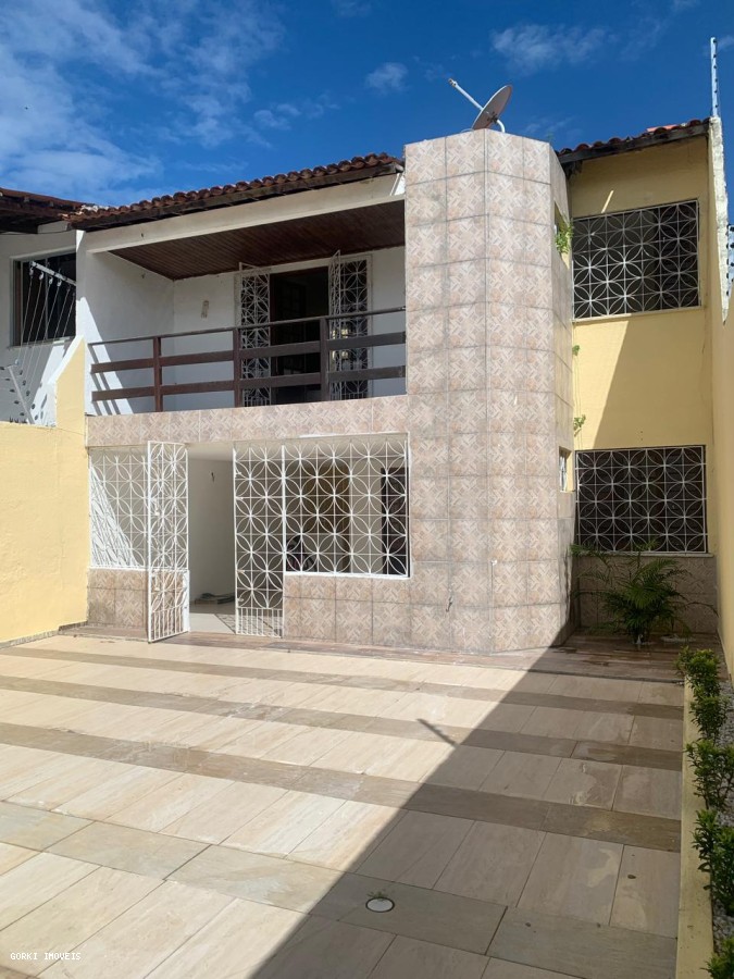 Casa à venda com 4 quartos, 151m² - Foto 1