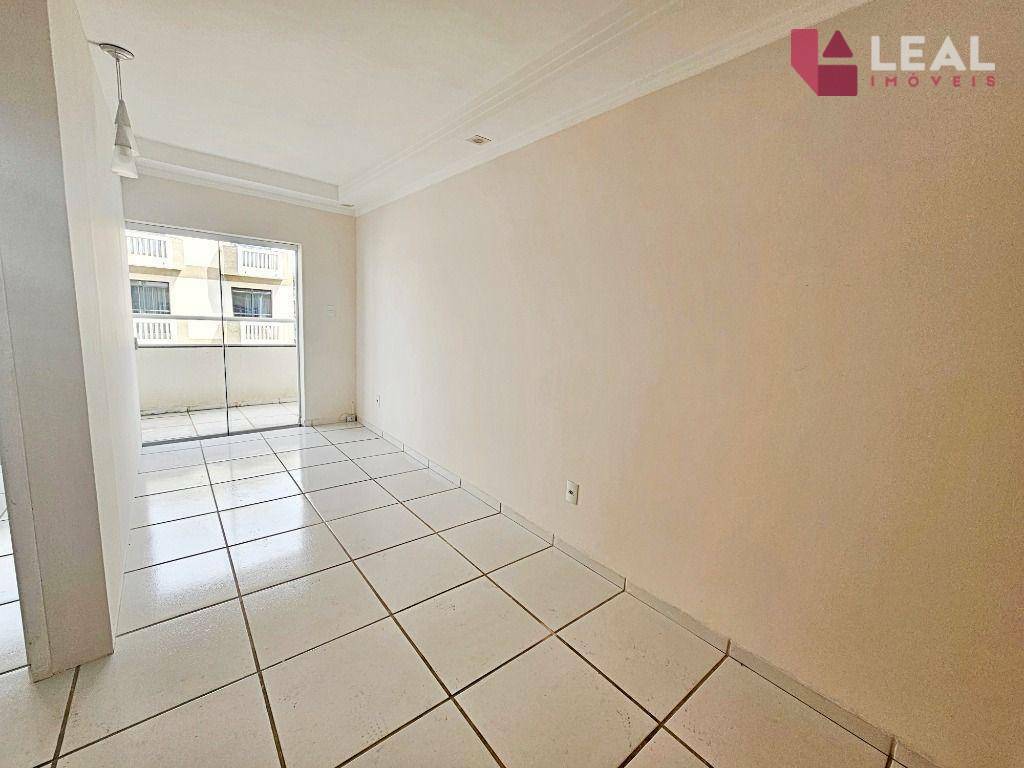 Apartamento para alugar com 3 quartos, 110m² - Foto 2