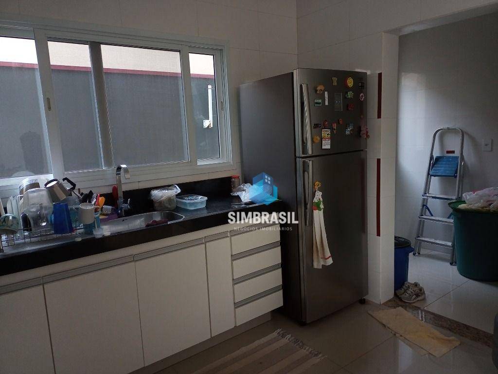 Casa à venda com 3 quartos, 220m² - Foto 7