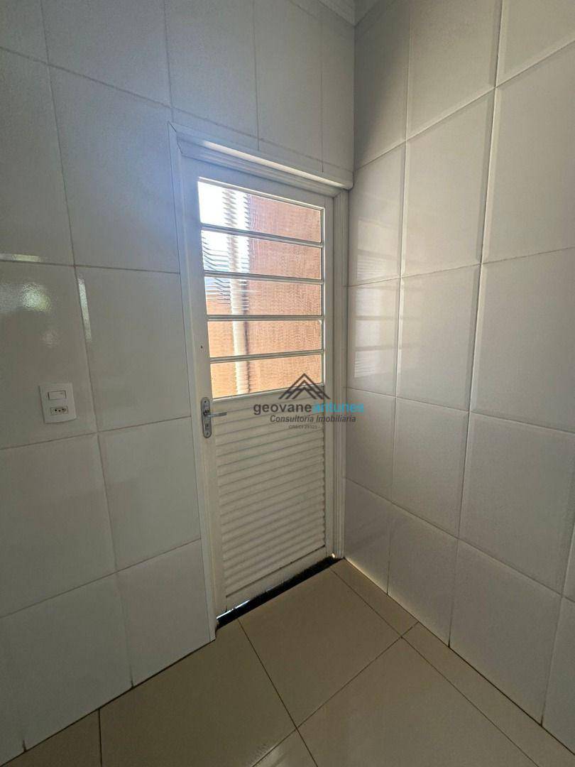 Casa para alugar com 2 quartos, 60m² - Foto 13