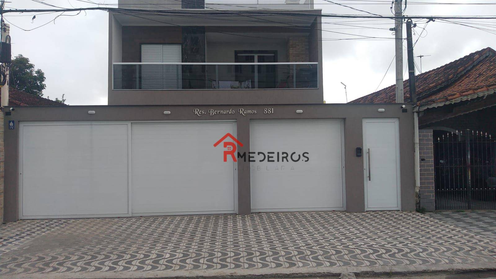 Casa à venda com 2 quartos, 100m² - Foto 1