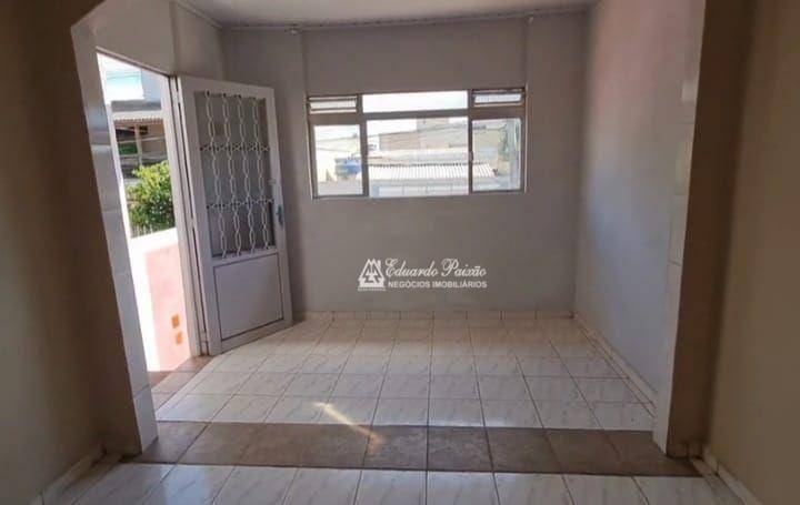 Casa para alugar com 2 quartos, 150m² - Foto 2