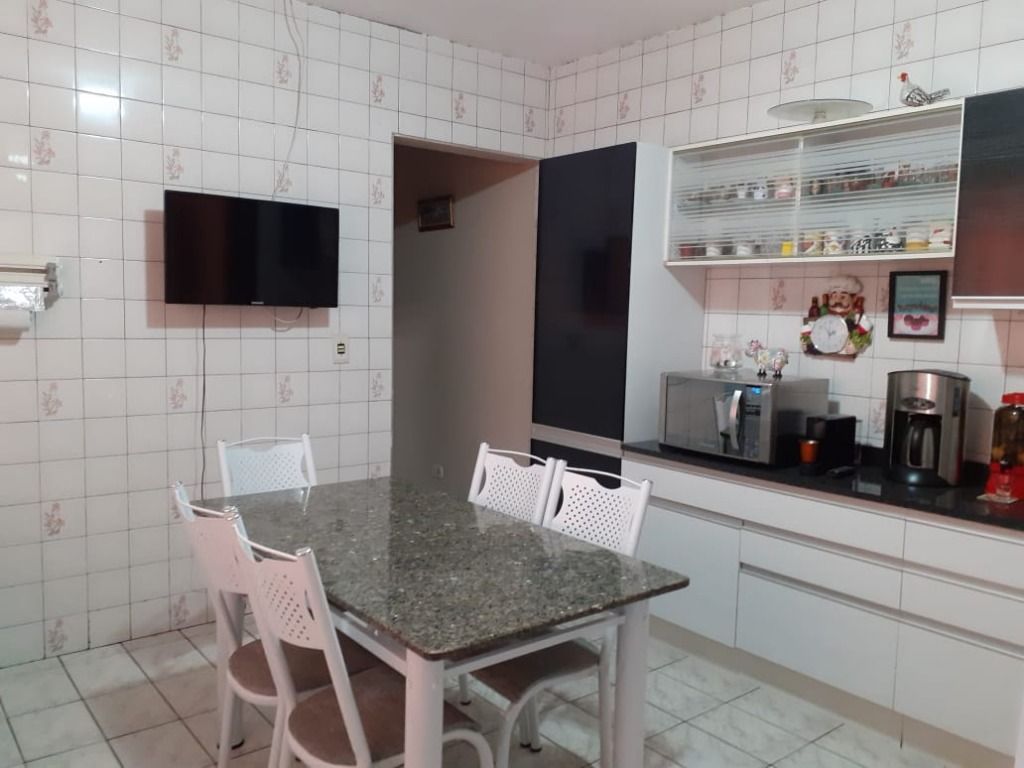 Sobrado à venda com 4 quartos, 242m² - Foto 4