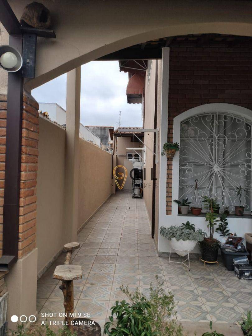 Sobrado à venda com 3 quartos, 183m² - Foto 1