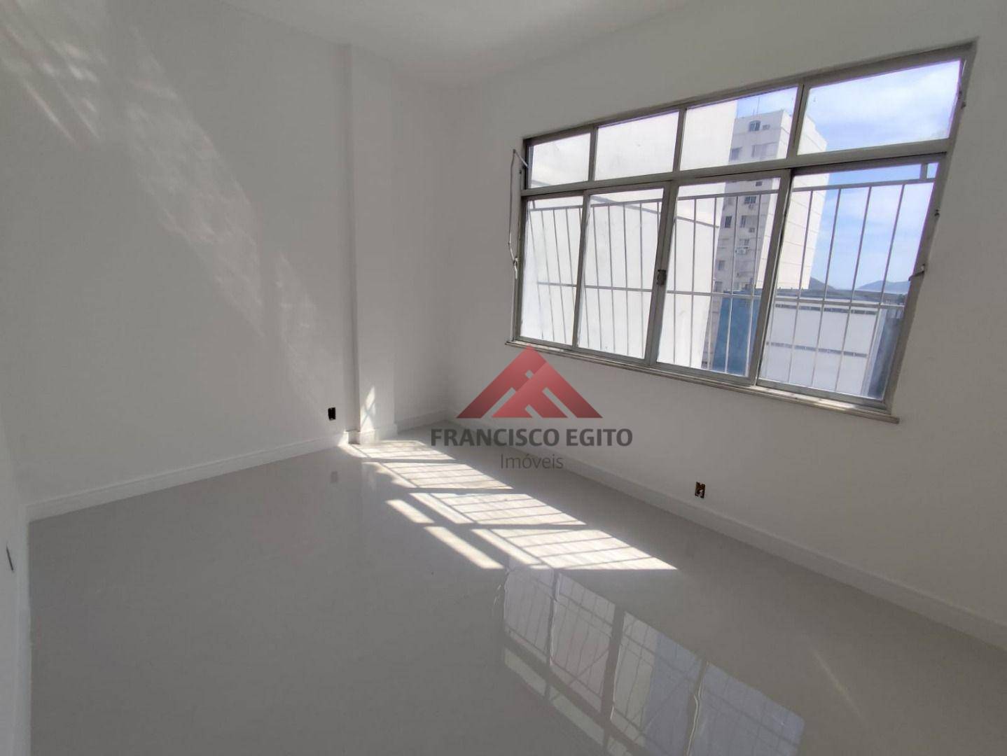 Apartamento à venda com 3 quartos, 105m² - Foto 18