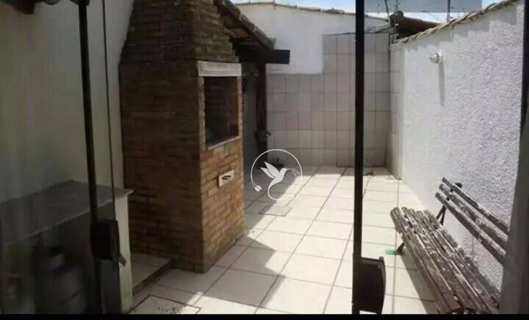 Casa de Condomínio à venda com 3 quartos, 180m² - Foto 2