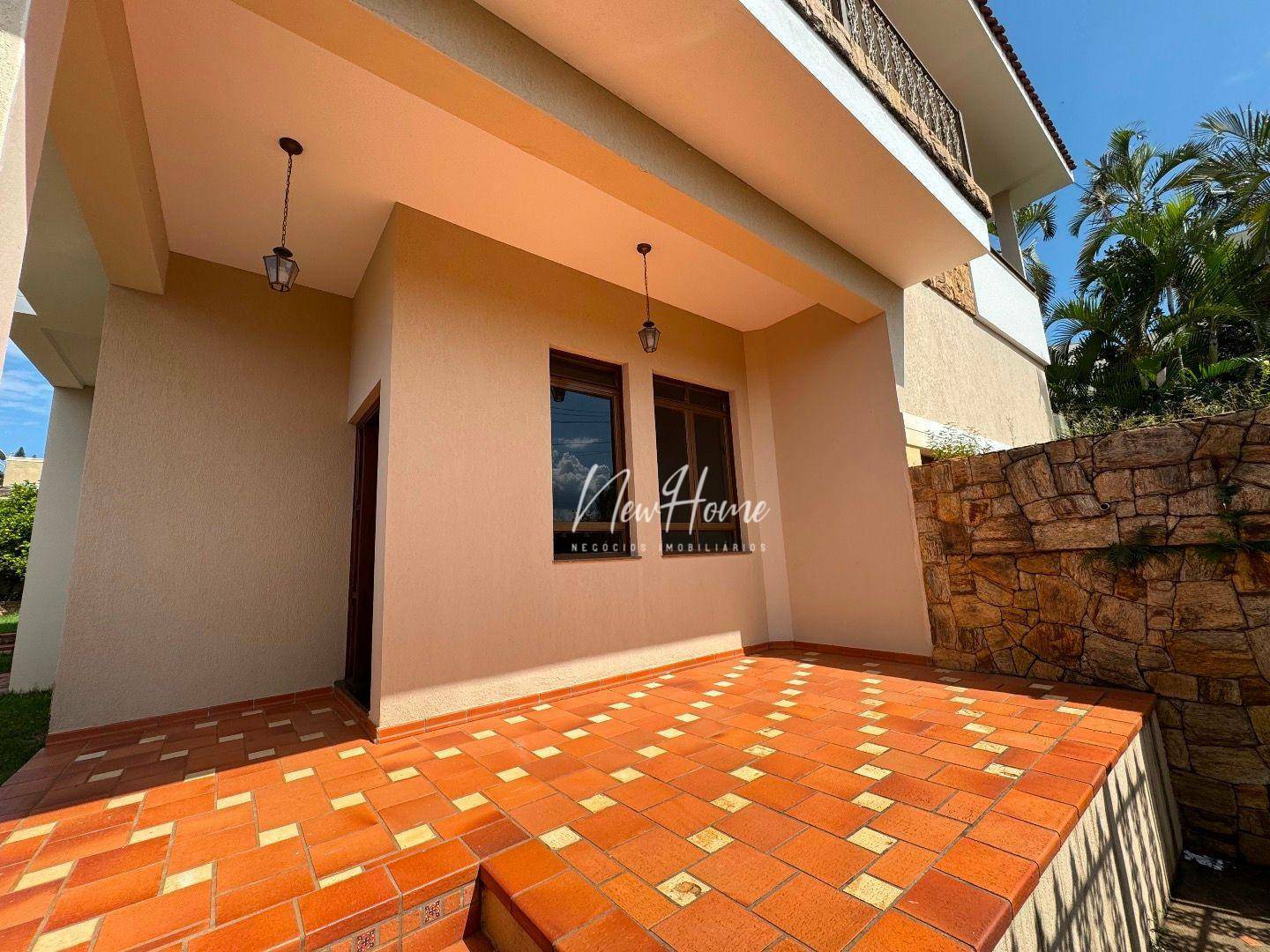 Casa à venda com 3 quartos, 240m² - Foto 1