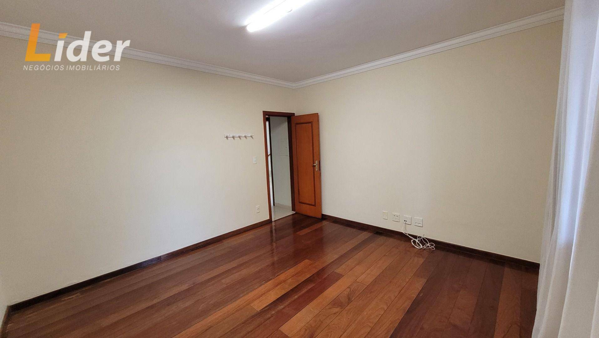 Casa à venda com 4 quartos, 279m² - Foto 20