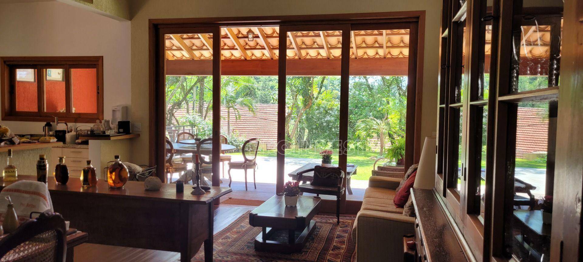 Casa de Condomínio à venda com 3 quartos, 230m² - Foto 4