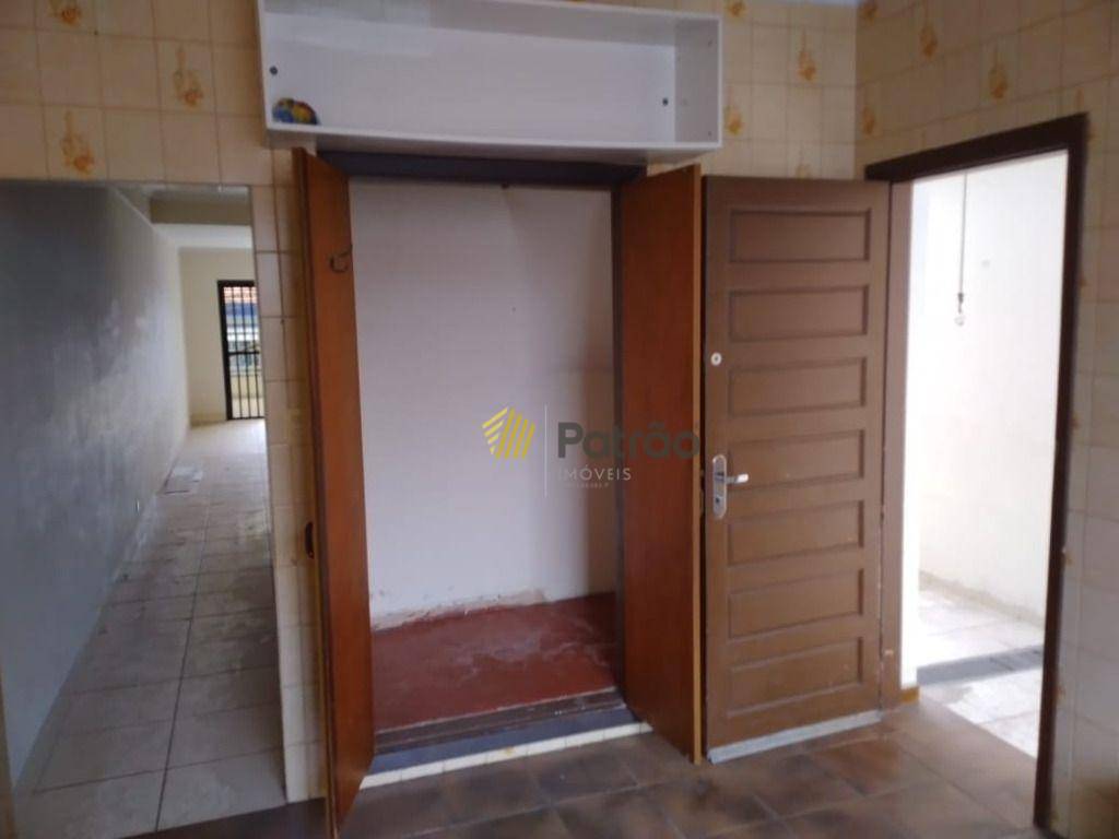 Sobrado à venda e aluguel com 3 quartos, 250m² - Foto 4