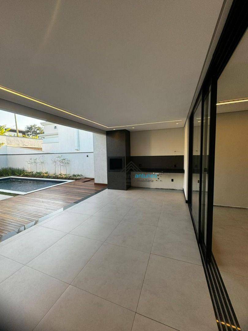 Casa de Condomínio para alugar com 3 quartos, 250m² - Foto 4