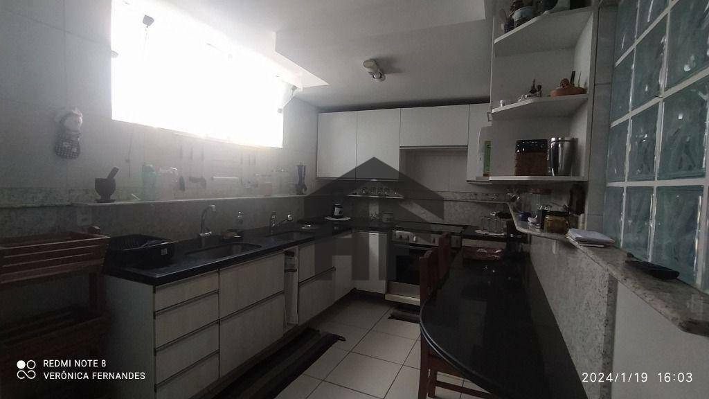 Apartamento à venda com 5 quartos, 220m² - Foto 11