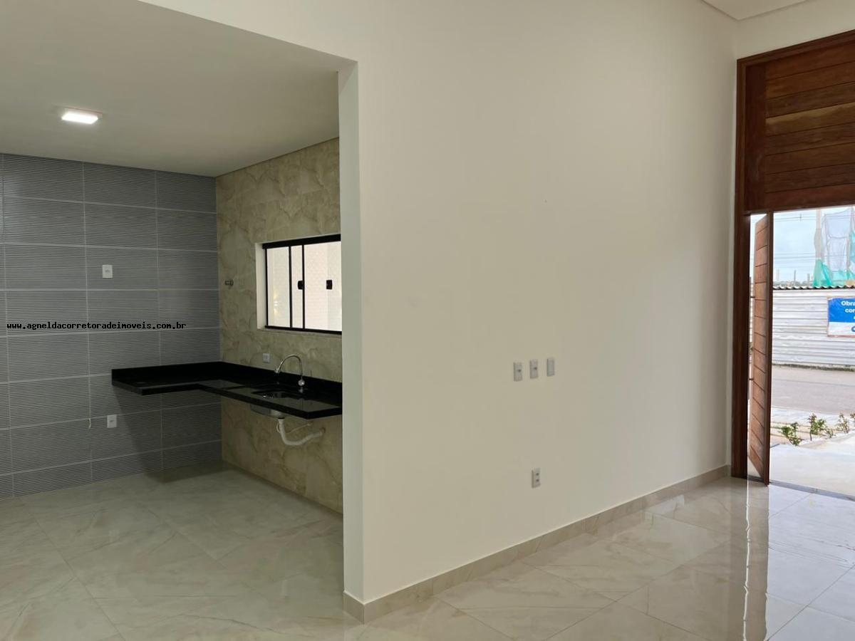 Casa de Condomínio à venda com 3 quartos, 220m² - Foto 3