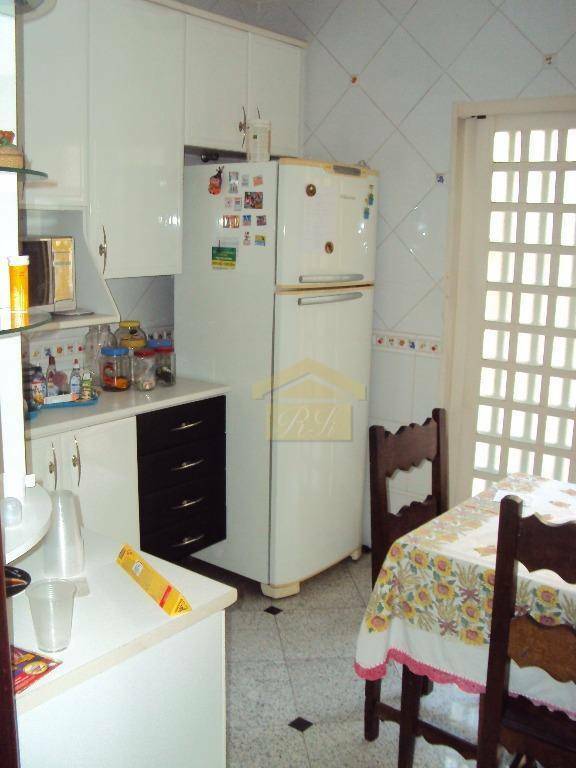 Sobrado à venda com 3 quartos, 150m² - Foto 4